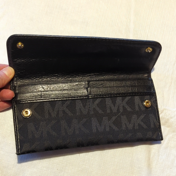 Michael Kors Black Monogram Tote and Wallet - Picture 3 of 11